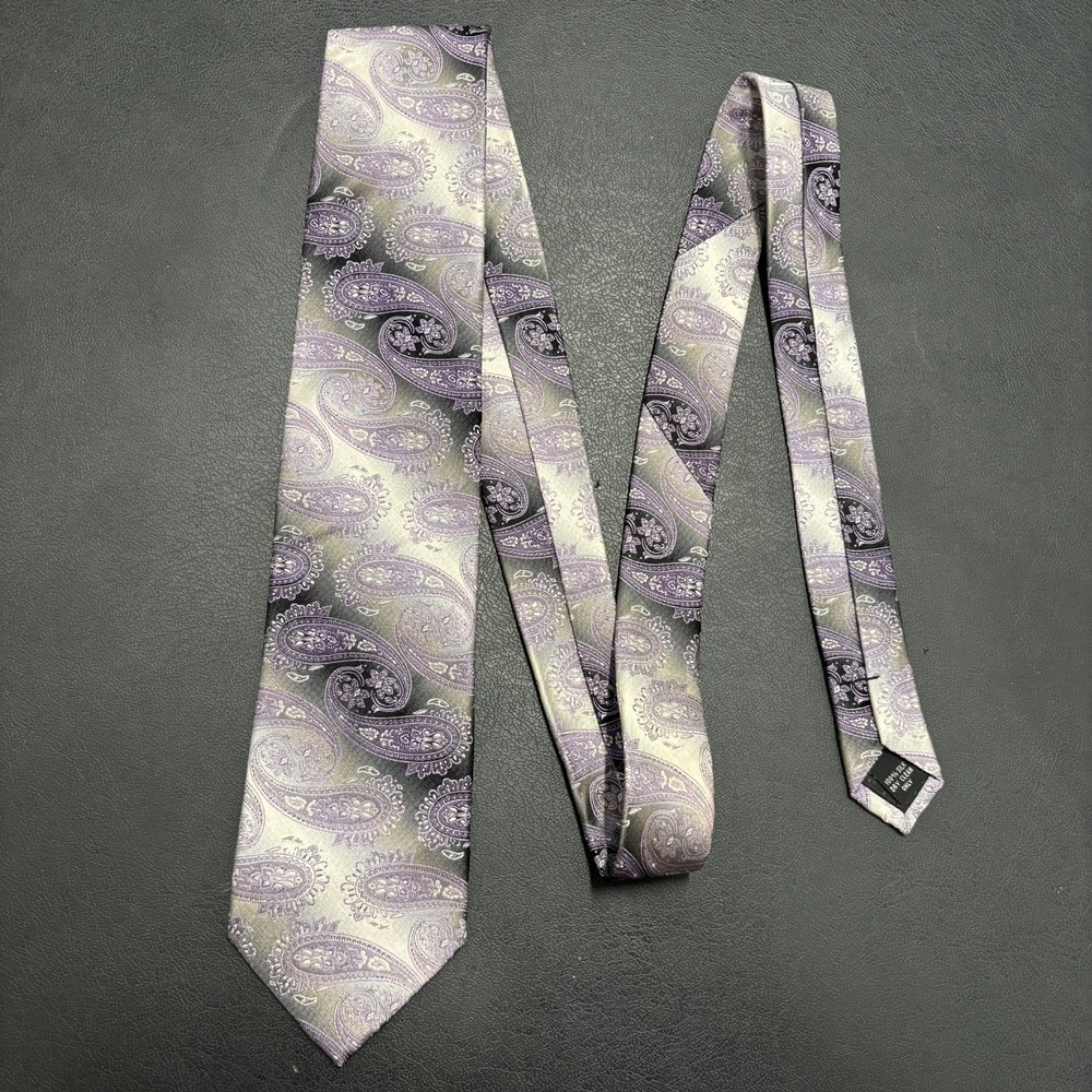 Mario Ferrari Hand Made Black‎ White Purple Paisley Mens Tie 100% Silk 3x58